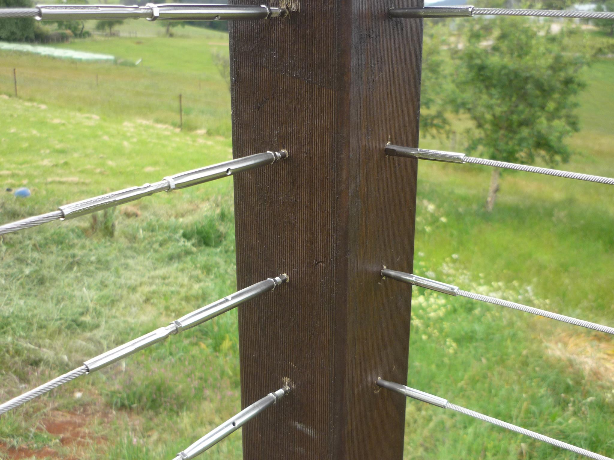 http://www.shanesstainless.com.au/images/detailed/4/Preswaged_rigging_turnbuckle_&_lag_screw_on_timber_post..jpg